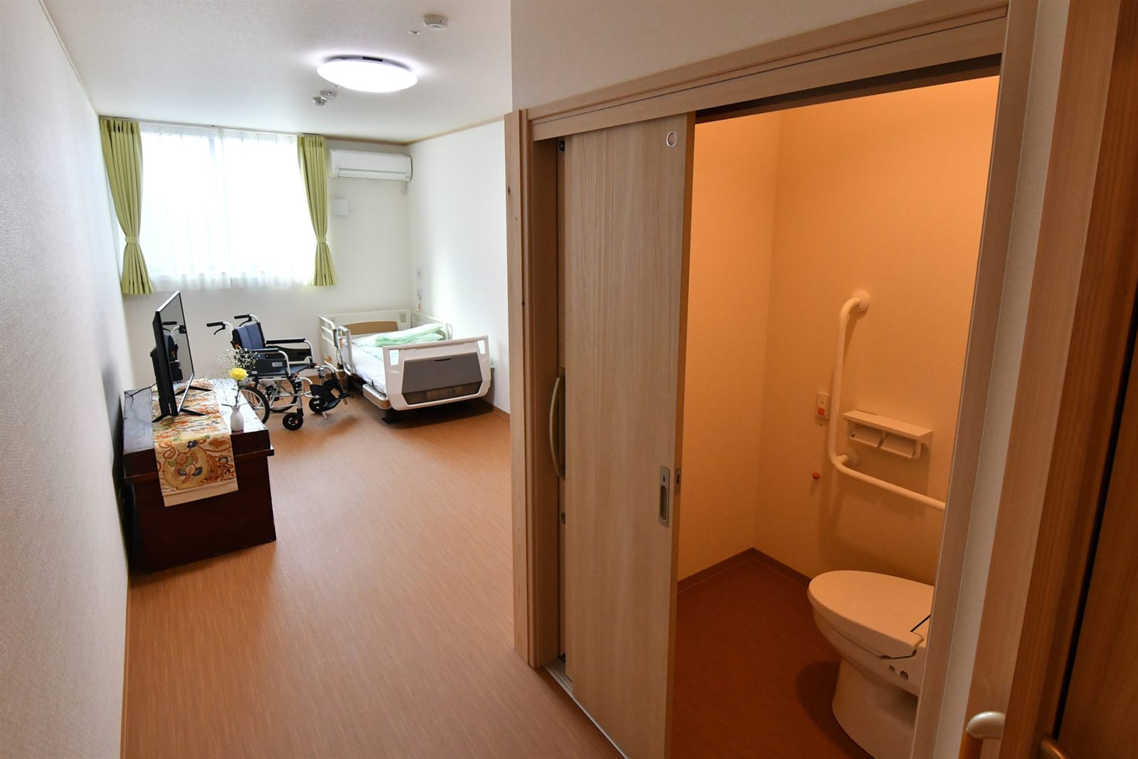 トイレ付きの個室